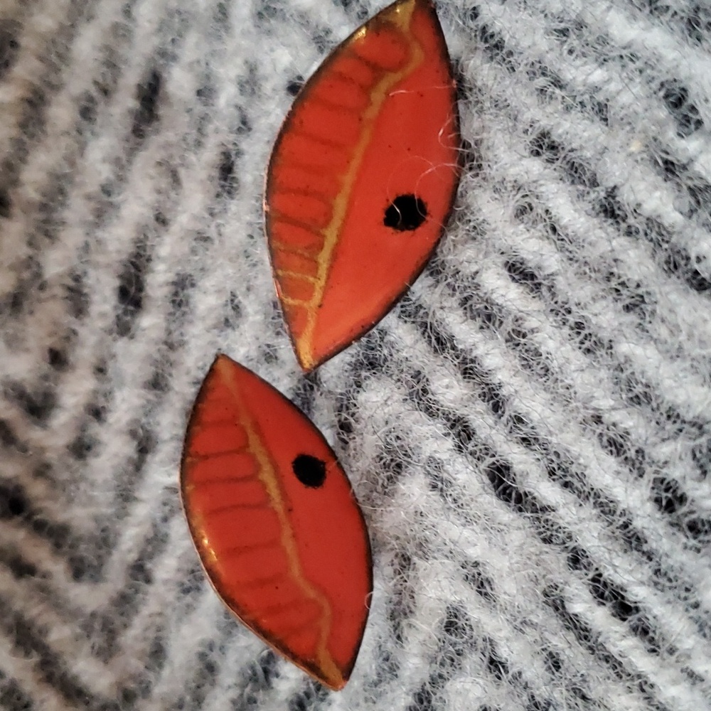 VTG Enamel Leaf Screw-On Earrings | Vintage Retro Jewelry